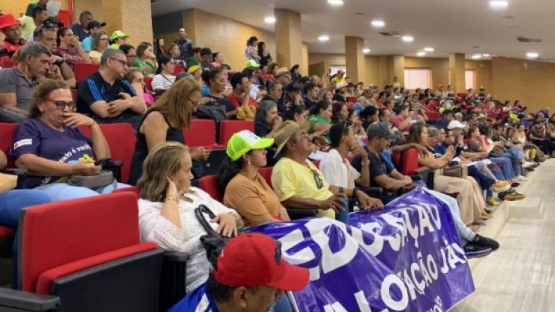 Professores intensificam greve e ocupam galerias da Assembleia Legislativa de Rondônia