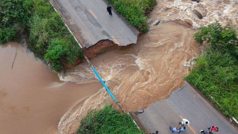 Após rompimento causado por chuvas, Estrada do Santo Antônio terá ponte com base de ferro