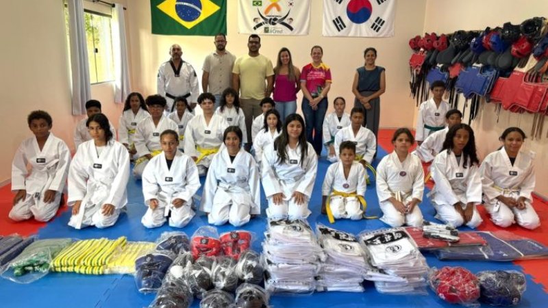 Deputada Cláudia de Jesus particpa da entrega de kimonos ao projeto Sonho Meu em Ji-Paraná