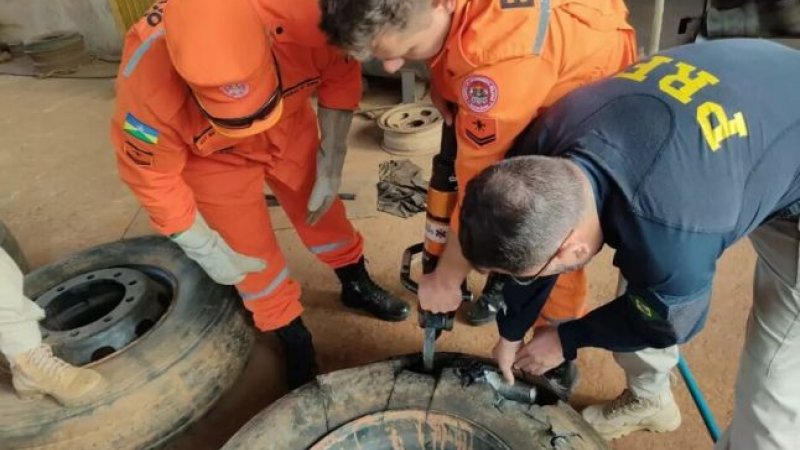 PRF aprende quase 200 quilos de cocaína em pneus de caminhão em Vilhena