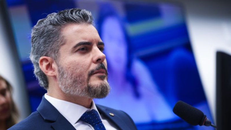 Deputado Thiago Flores vota a favor de projetos em homenagem ao Dia dos Professores