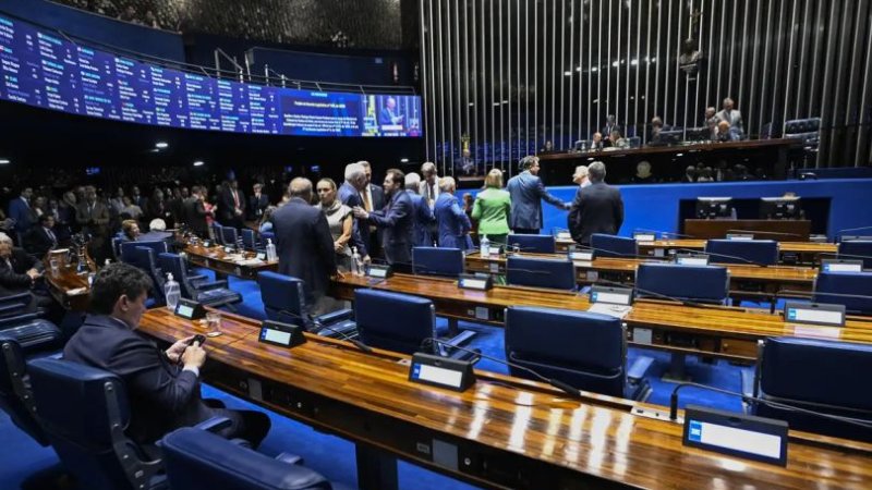 Alcolumbre marca votação da PEC contra escala 6x1 para quarta-feira