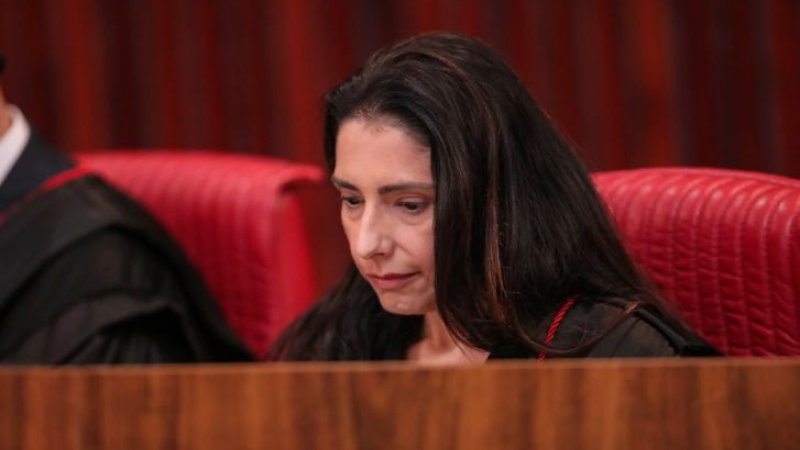 Ministra que vetou púlpito vazio de Lula já foi secretária de Dino