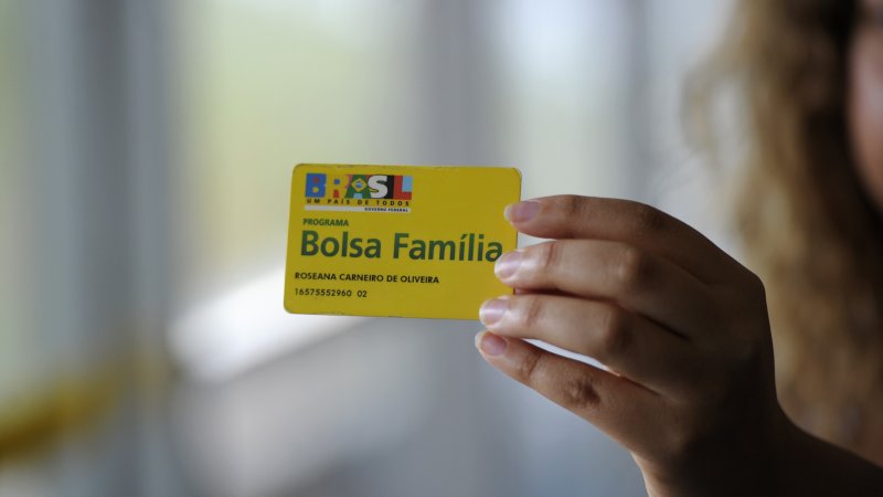 Caixa começa a pagar Bolsa Família de novembro
