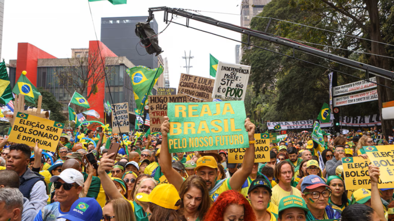 Manifestações 'Acorda Brasil' mobilizam capitais e ampliam pressão sobre o Governo e o STF