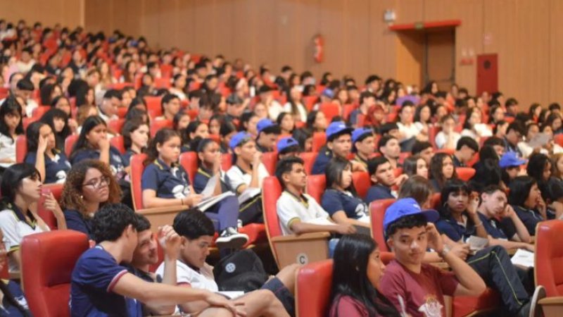 Aulão preparatório mobiliza mais de mil estudantes da rede estadual para o Enem 2026