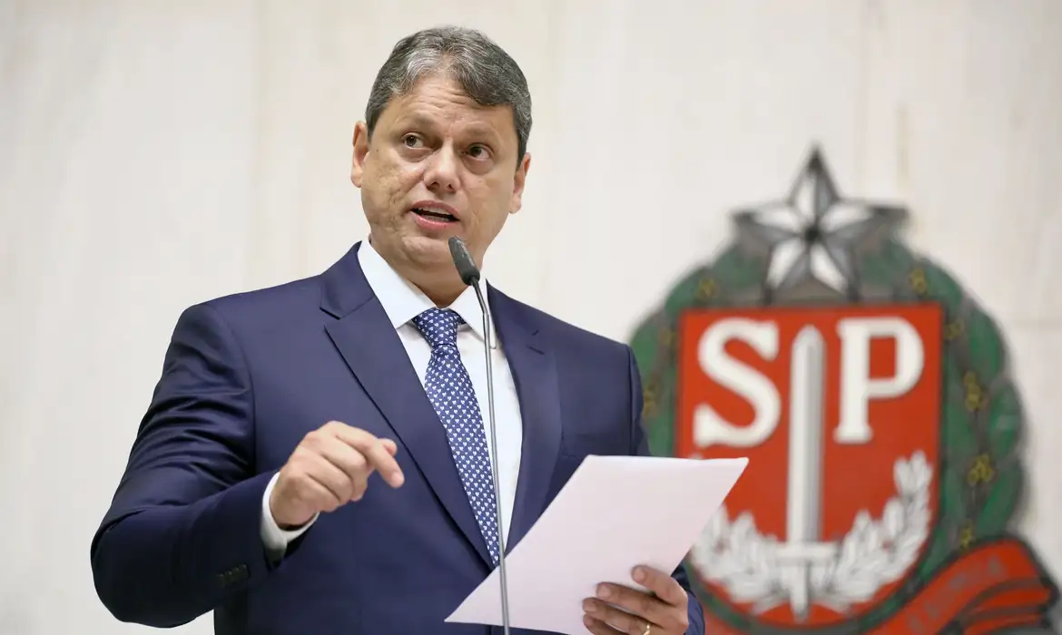 Com Flávio pré-candidato, Tarcísio reforça discurso de reeleição com entregas antes de férias