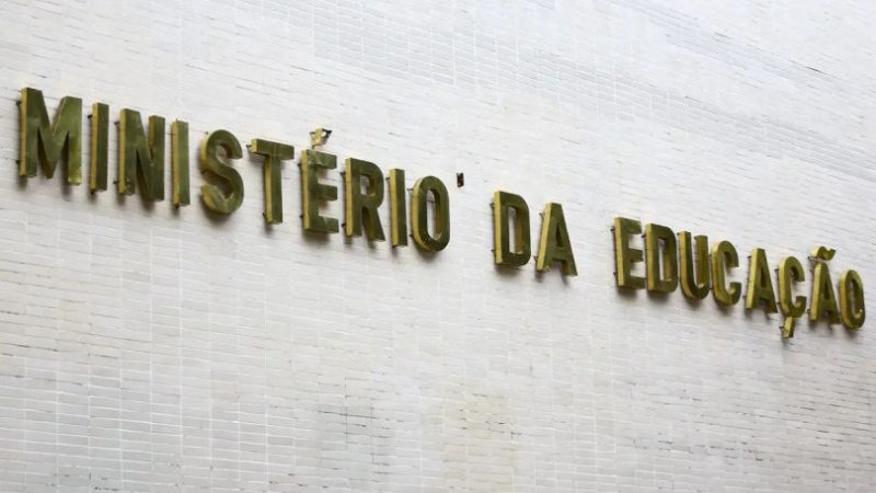Formação de professores a distância mostra desempenho 53,1% inferior