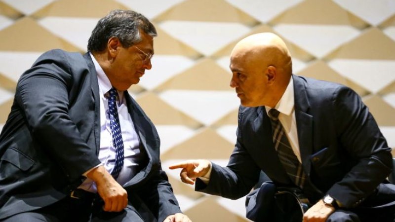 Dino e Moraes falam em reavaliar dispensa do diploma de jornalista