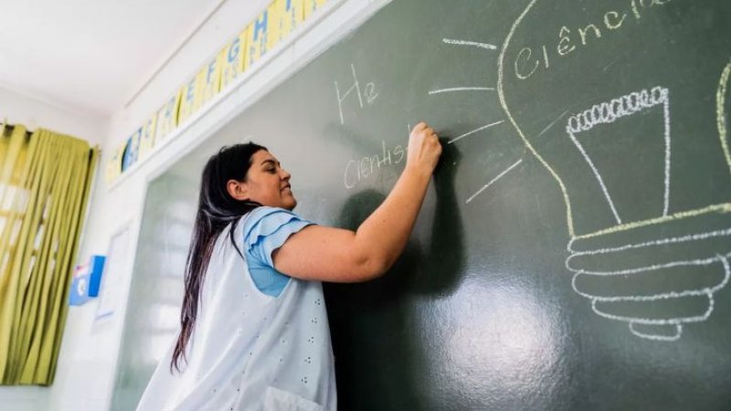Governo muda regra para aprovadas da Seduc
