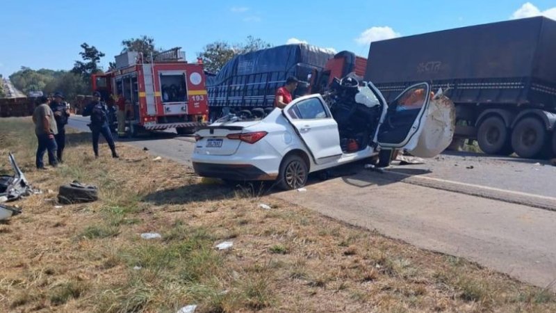 Acidente na BR-364 mata mulher, deixa três feridos graves e bloqueia rodovia