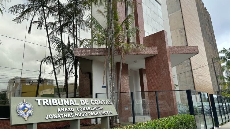 Tribunal de Contas suspende pagamentos de contrato de R$ 35,3 milhões da Seduc com o Instituto Nacional Veritas