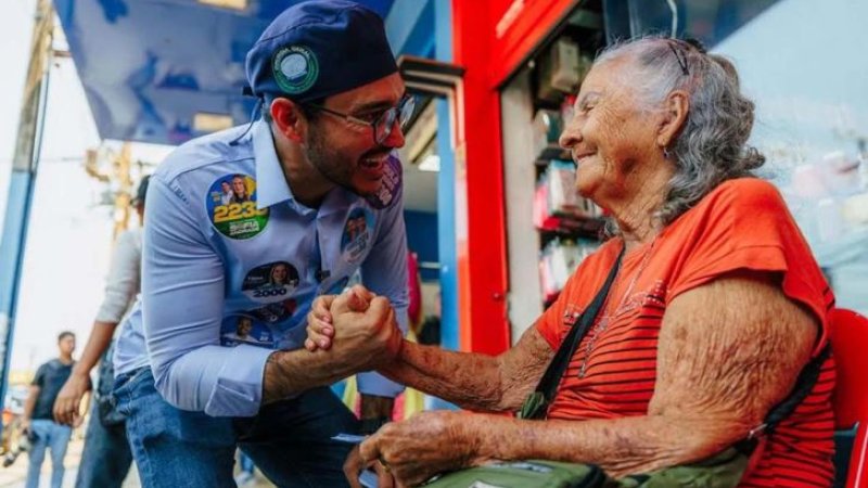 Dr. Fernando Máximo leva a campanha para a rua e conversa com a população da zona Sul de Porto Velho