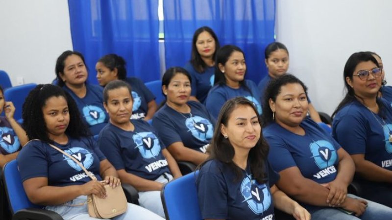 Mais duas turmas de concluintes de cursos do Vencer recebem kit profissional do governo de RO, em Costa Marques e Ariquemes