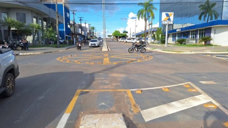 Com investimento do governo de RO a sinalização viária avança em Jaru e amplia a segurança no trânsito