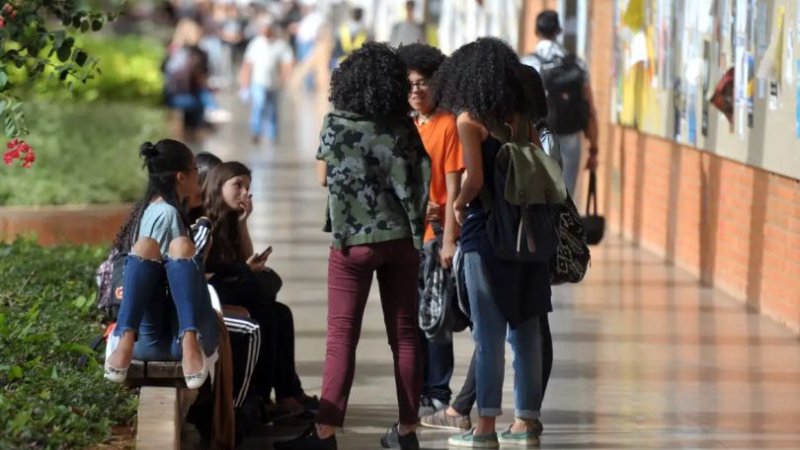 Corde de quase R$ 500 milhões das universidades federais e acende alerta na educação pública