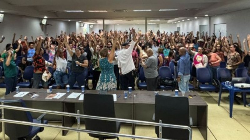 Profissionais da educação rejeitam proposta do Governo e continuam em greve