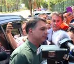 Flávio faz primeira visita a Jair Bolsonaro após Moraes autorizar